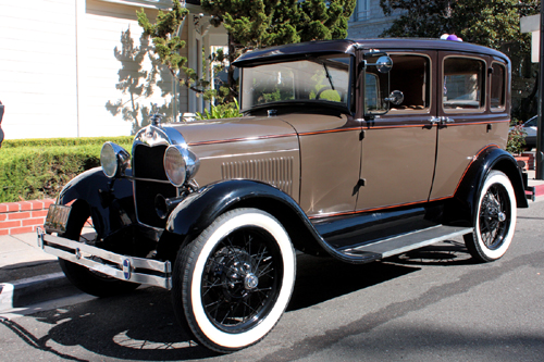 An antique automobile parked in front of the Martinez Museum in Martinez CA